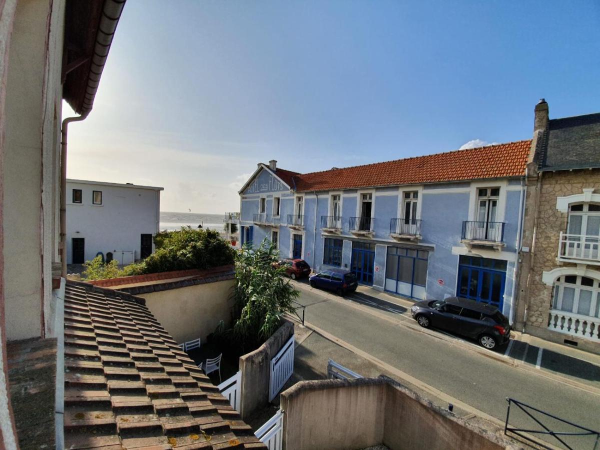 Les Pieds Dans L'Eau - Appartement Vue Mer ชาแตเลยง-ปลาจ ภายนอก รูปภาพ